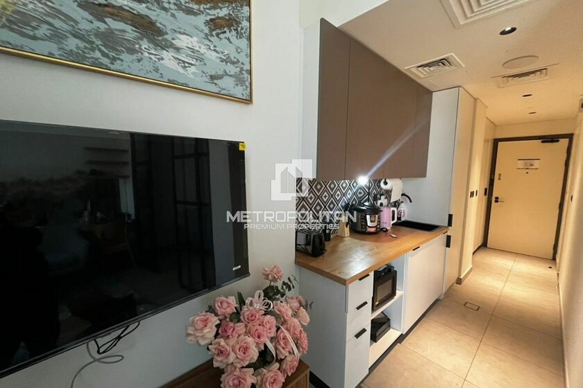 Rent 3 apartments  - Jumeirah Village Triangle, UAE - image 2