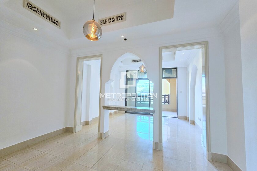 Rent a property - 1 room - Downtown Dubai, UAE - image 26