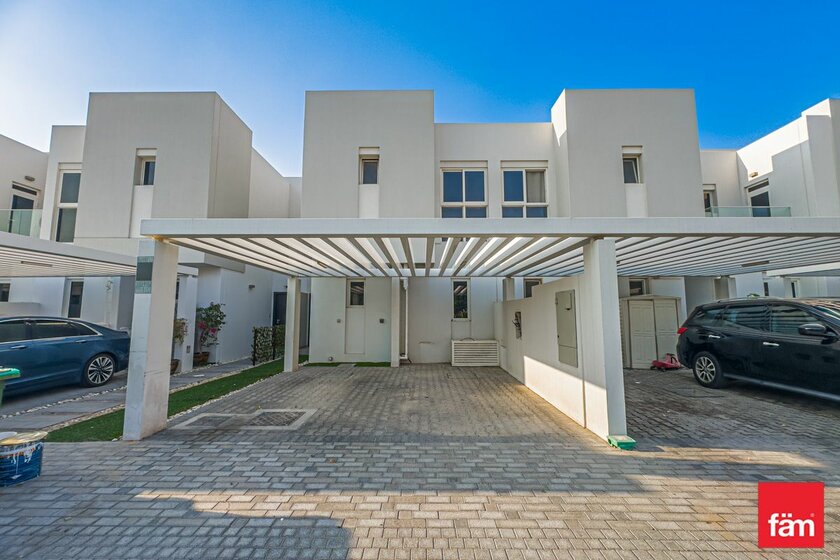 Houses for sale in UAE - image 1