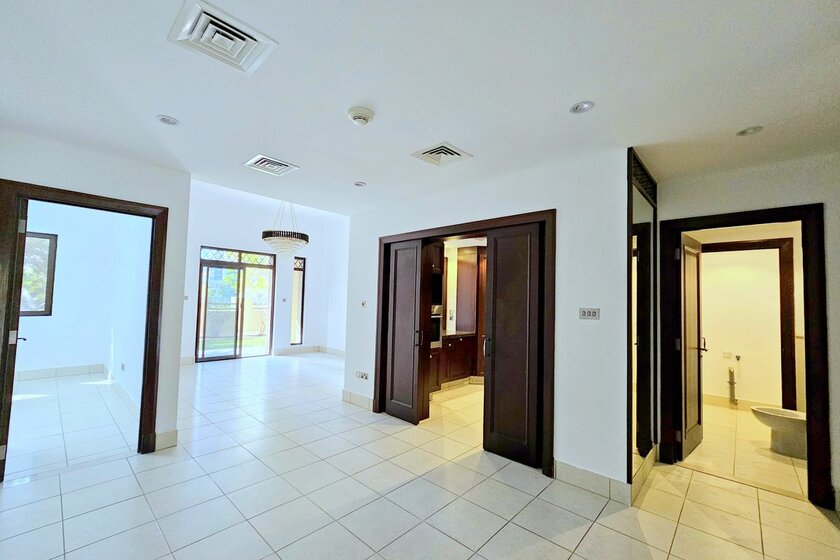 Rent a property - 2 rooms - Downtown Dubai, UAE - image 14