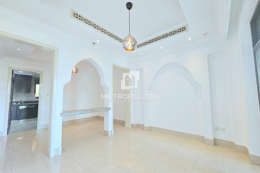 Rent a property - 1 room - Downtown Dubai, UAE - image 28