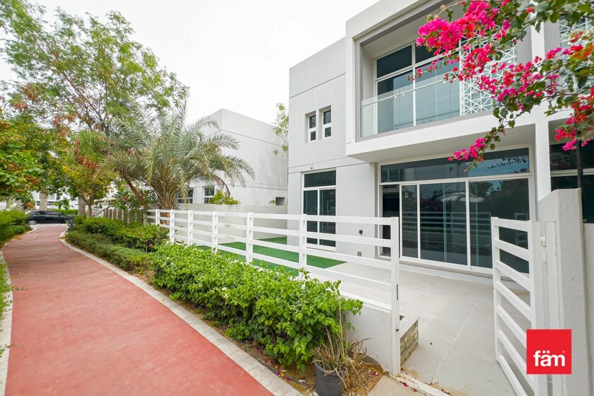 Rent 10 villas - Mudon, UAE - image 5