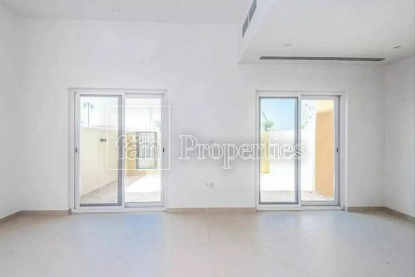 Rent 40 houses - Villanova, UAE - image 13