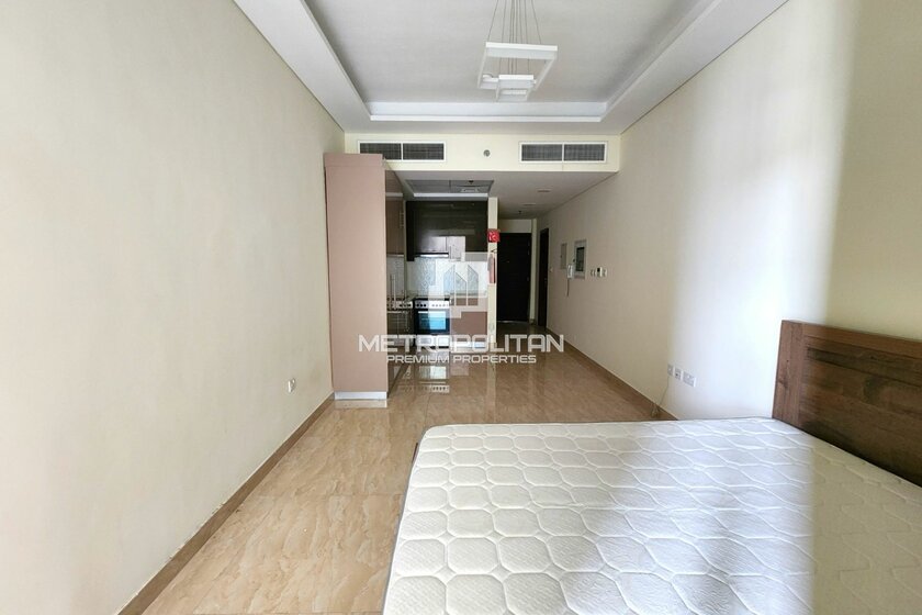 Rent 1 apartment - Studios - Al Barsha, UAE - image 1