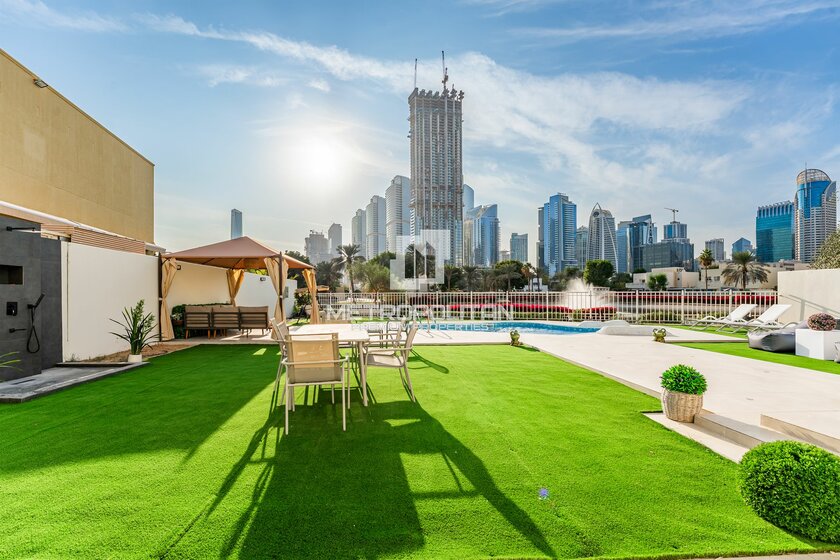 Rent 2 villas - 4 rooms - Meadows, UAE - image 6