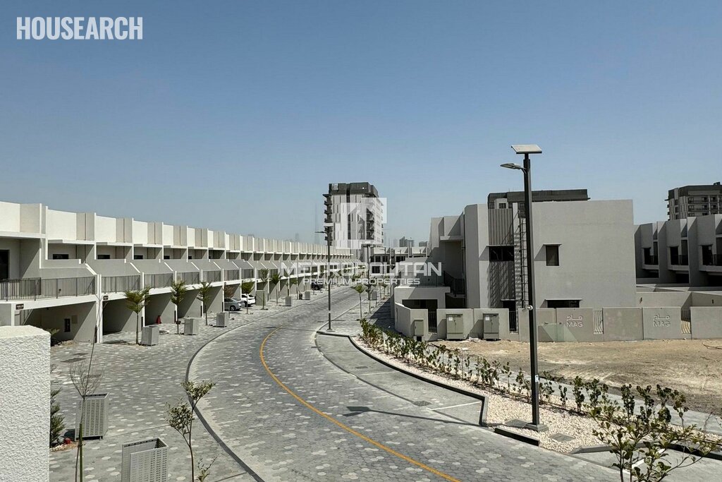 Townhouse for rent - Dubai - Rent for $40,838 / yearly - image 1