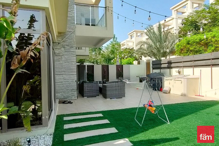 670 casas a la venta - Dubai, EAU — imagen 1