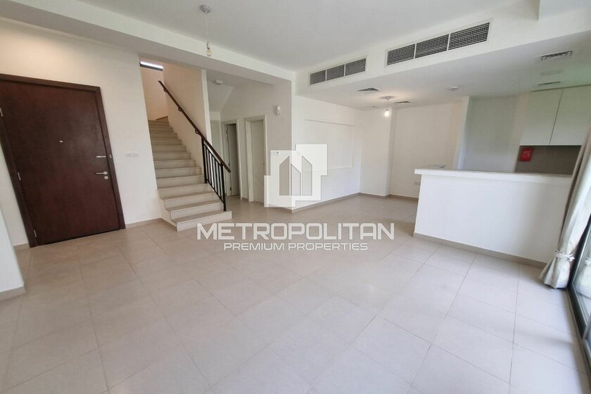 Rent a property - 3 rooms - Town Square, UAE - image 3
