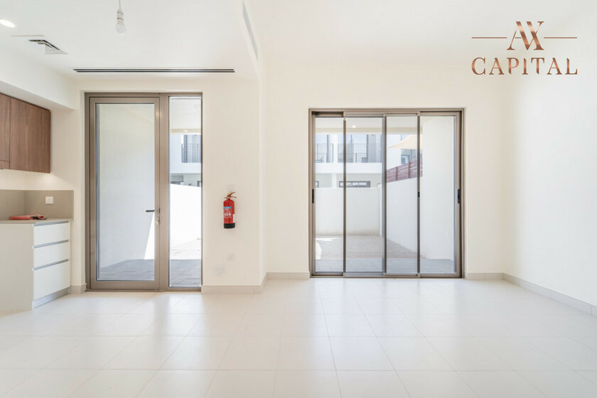 Buy 180 villas - Dubai, UAE - image 1