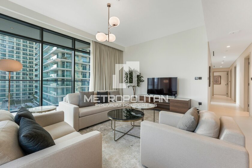 Compre una propiedad - 3 habitaciones - Emaar Beachfront, EAU — imagen 4