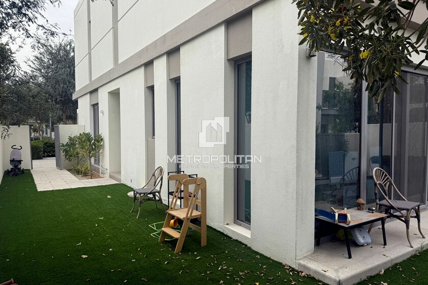 Alquile 21 adosados - 4 habitaciones - EAU — imagen 32