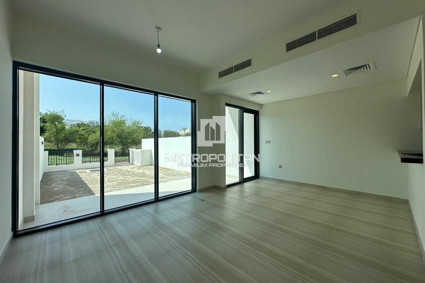 Rent 4 townhouses - 4 rooms - Dubailand, UAE - image 10