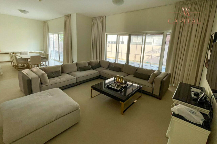 Rent a property - 4 rooms - Nad Al Sheba, UAE - image 3