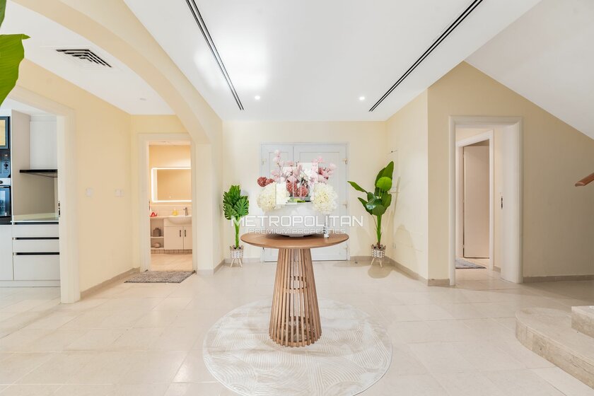 Rent 2 villas - 4 rooms - Meadows, UAE - image 8