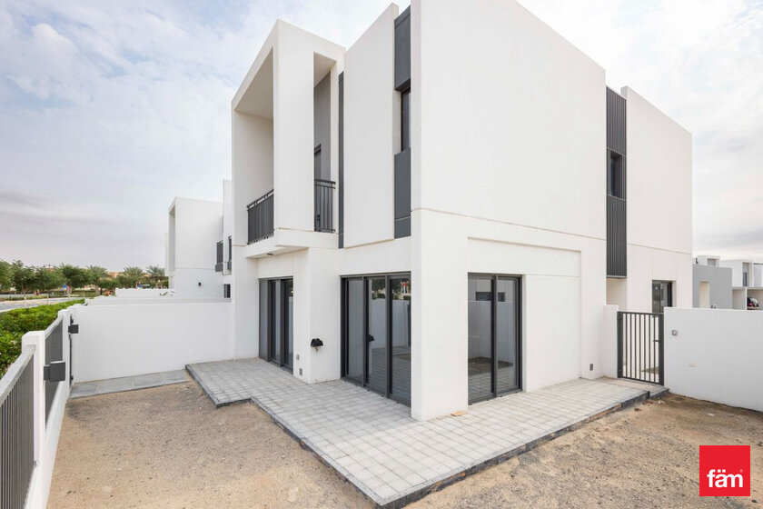 Villas for sale in UAE - image 21