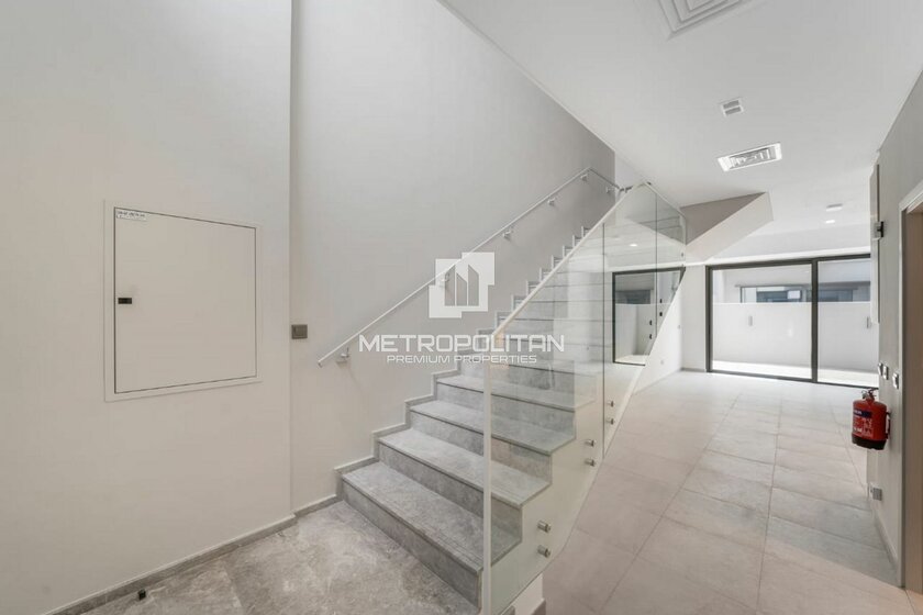 Снять 9 таунхаусов - Nad Al Sheba, ОАЭ - изображение 2