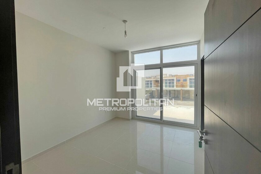 Rent a property - 4 rooms - DAMAC Hills 2, UAE - image 7