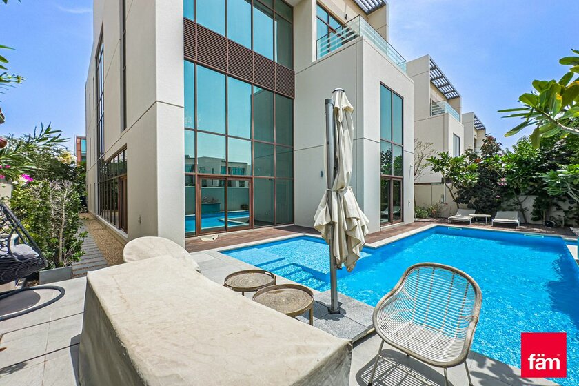 Buy 25 villas - Nad Al Sheba, UAE - image 1
