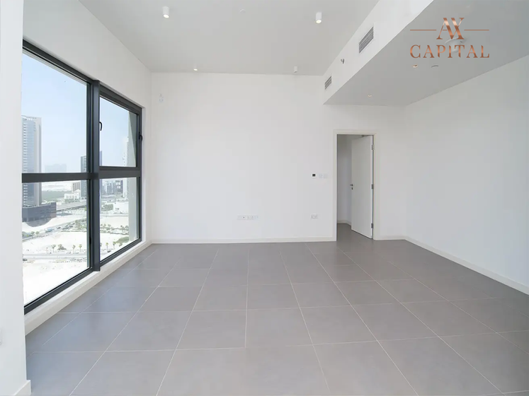 Buy a property - 1 room - Makers District, UAE - image 10