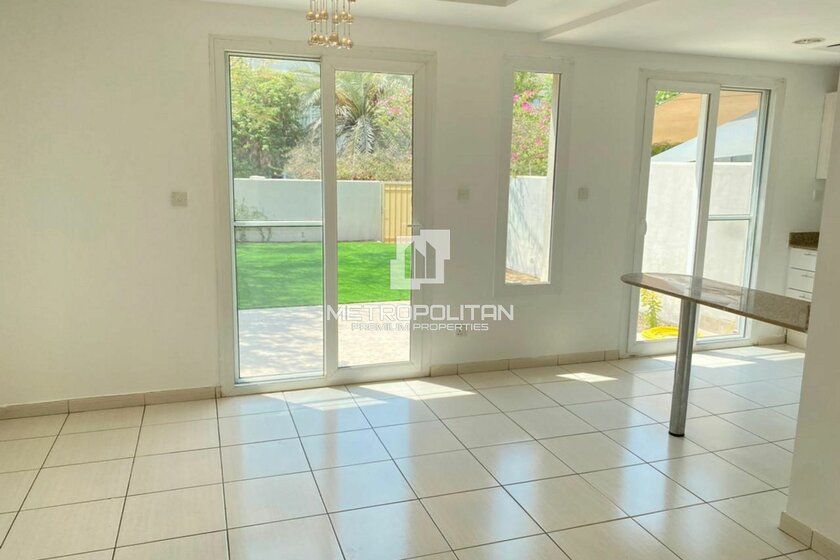 Louer 5 maisons de ville - 2 pièces - Émirats arabes unis – image 13