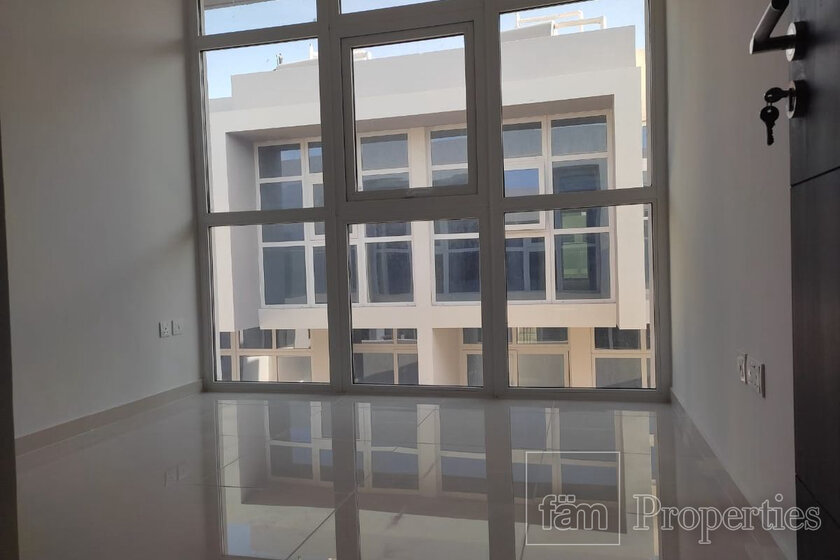 Houses for sale in UAE - image 11