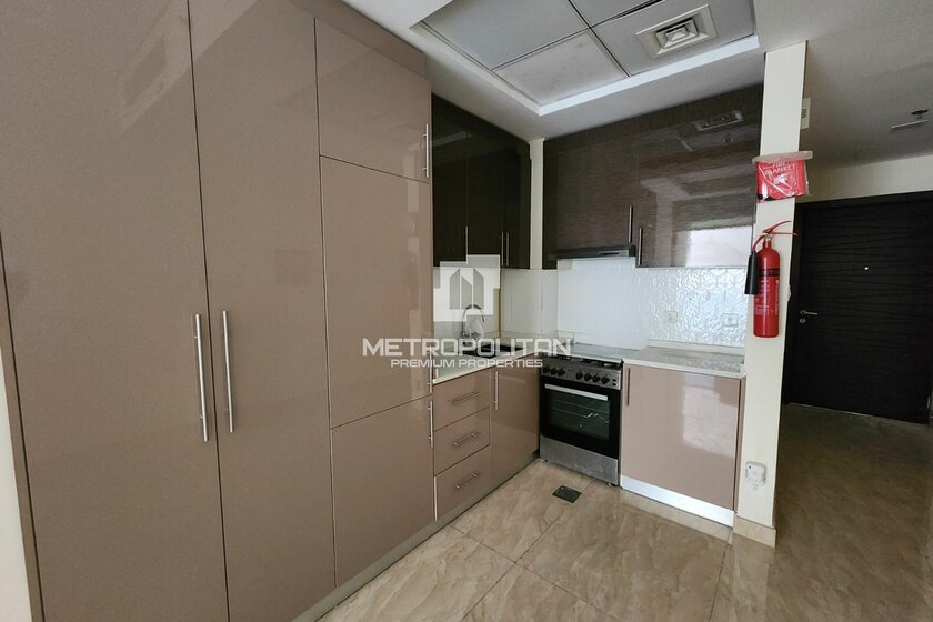 Rent 1 apartment - Studios - Al Barsha, UAE - image 4