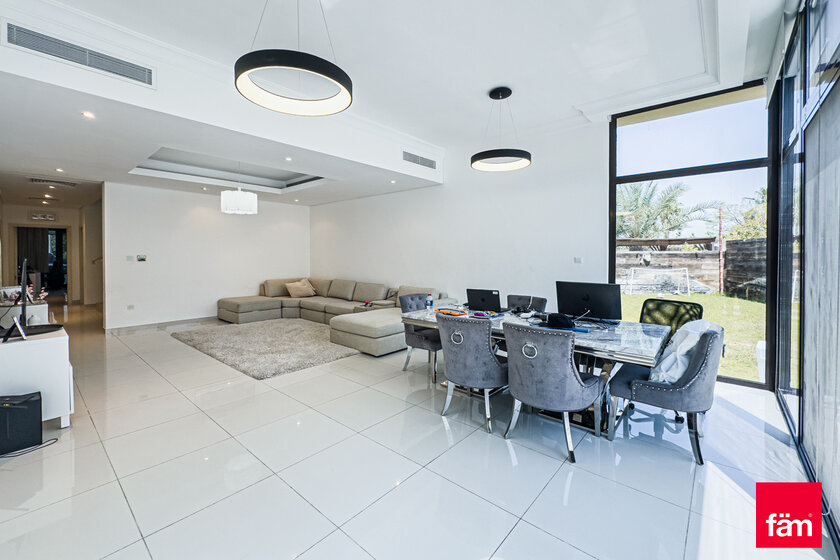 Alquile 3 chalés - DAMAC Hills, EAU — imagen 4