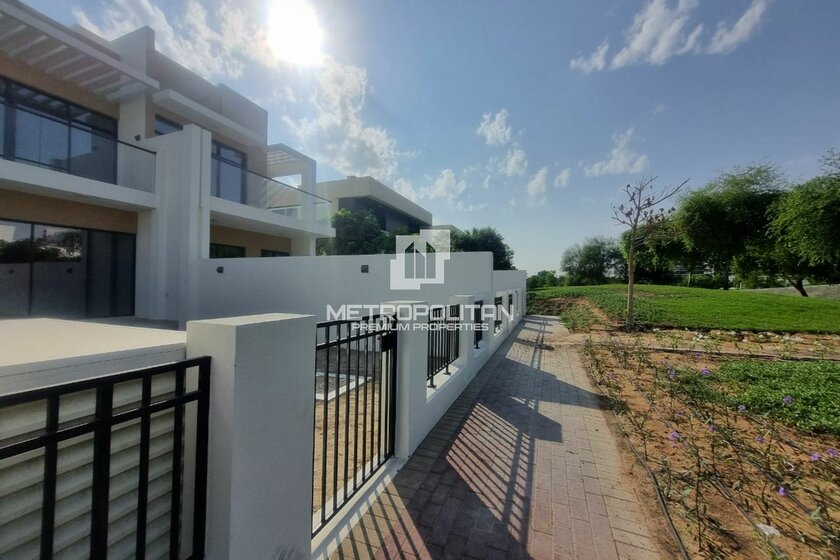 Rent 3 townhouses - 4 rooms - DAMAC Hills, UAE - image 5