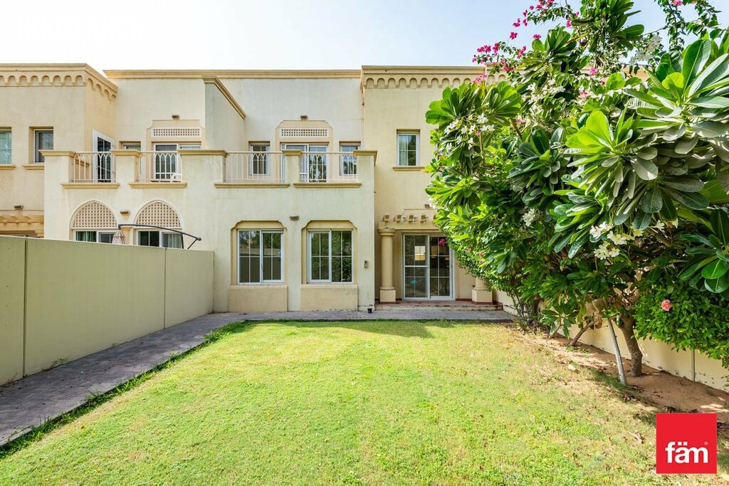 Villa à louer - Dubai - Louer pour 73 569 $ – image 1