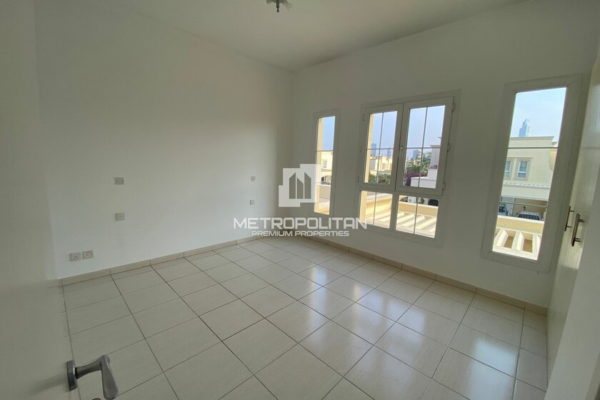 3 bedroom properties for rent in Dubai - image 28