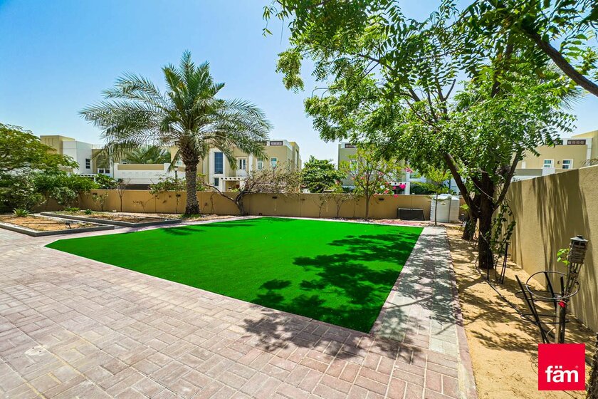 Rent 10 villas - Mudon, UAE - image 13