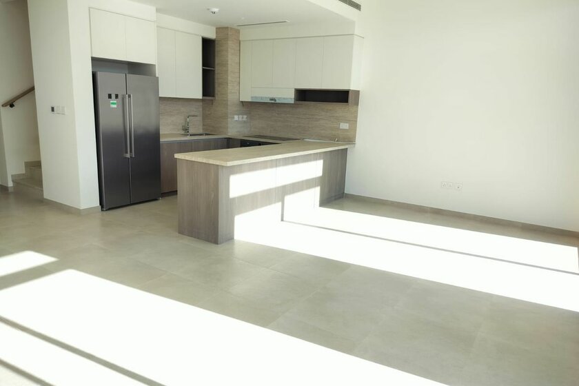 Alquile 23 adosados - 3 habitaciones - EAU — imagen 24