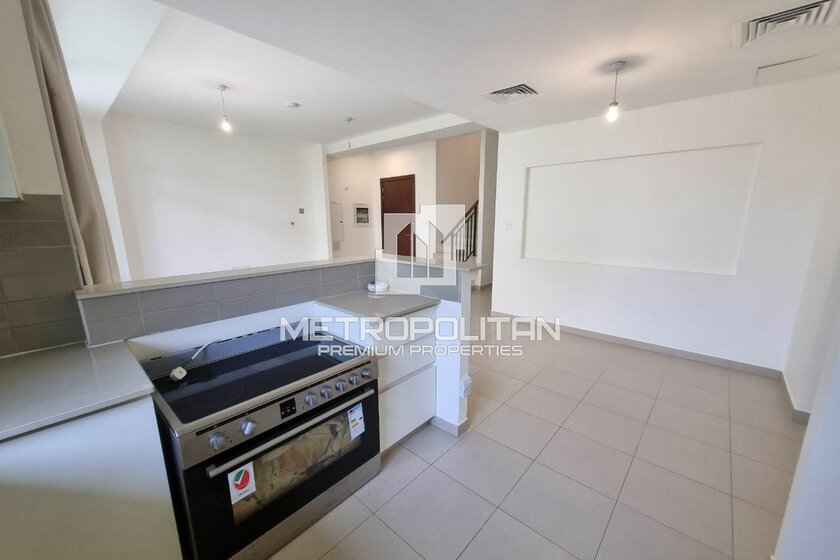 Rent a property - 3 rooms - Town Square, UAE - image 4