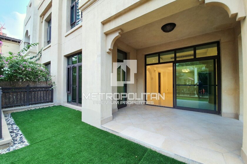 Снять 19 апартаментов - 2 комнатные - Downtown Dubai, ОАЭ - изображение 17