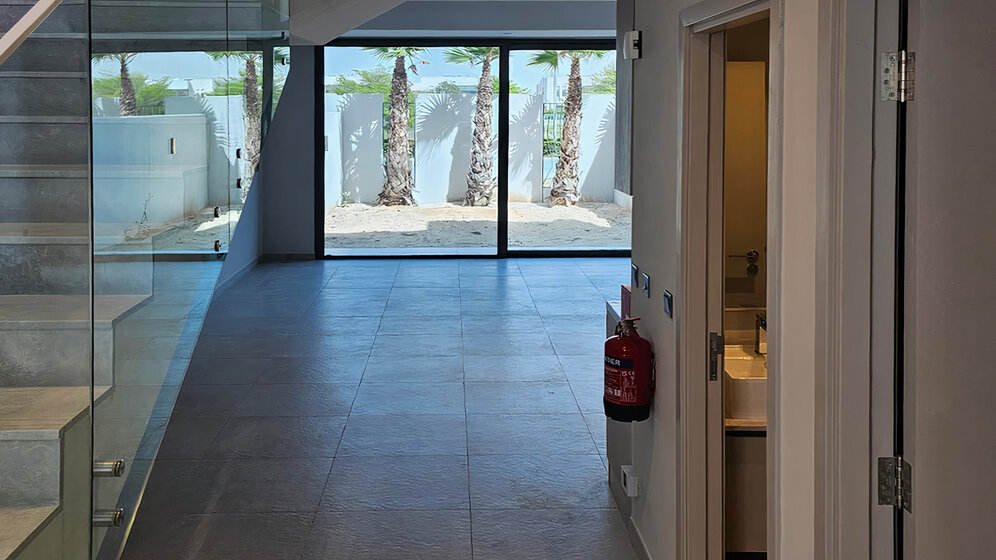 Купить недвижимость - 2 комнатные - Nad Al Sheba, ОАЭ - изображение 2