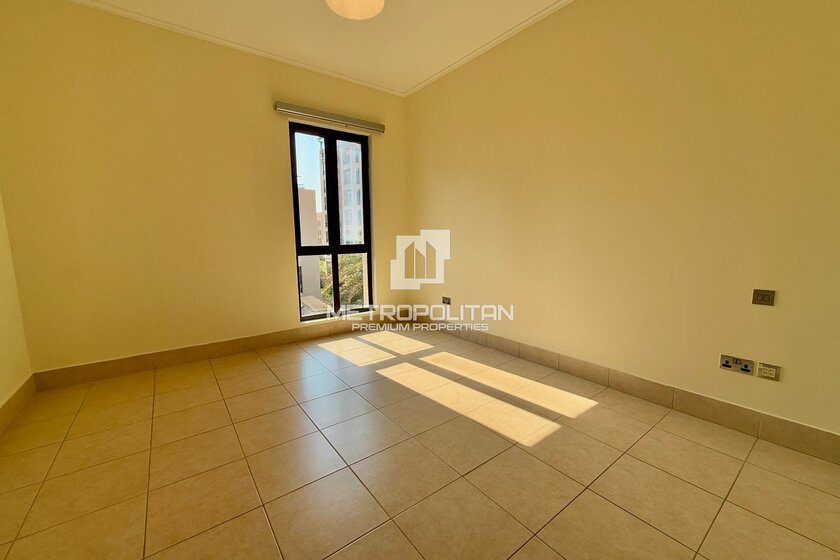 Rent a property - 1 room - Downtown Dubai, UAE - image 15