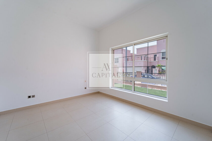 Rent 3 houses - 4 rooms - Nad Al Sheba, UAE - image 4