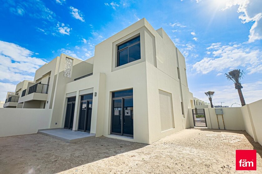 Buy 2 townhouses - Town Square, UAE - image 5