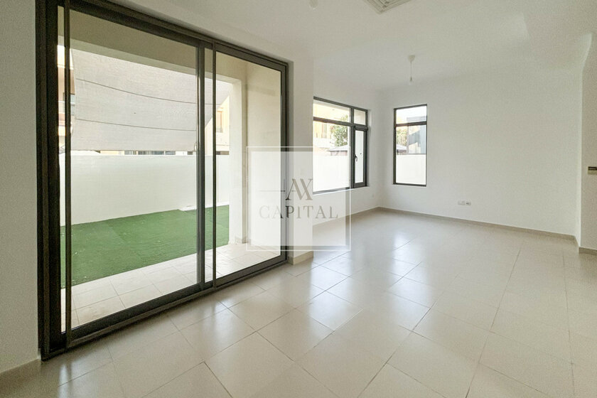 Rent 21 townhouses - 3 rooms - Dubailand, UAE - image 27