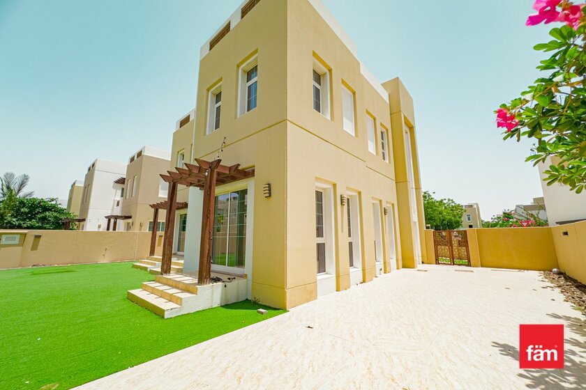 Rent 10 villas - Mudon, UAE - image 17