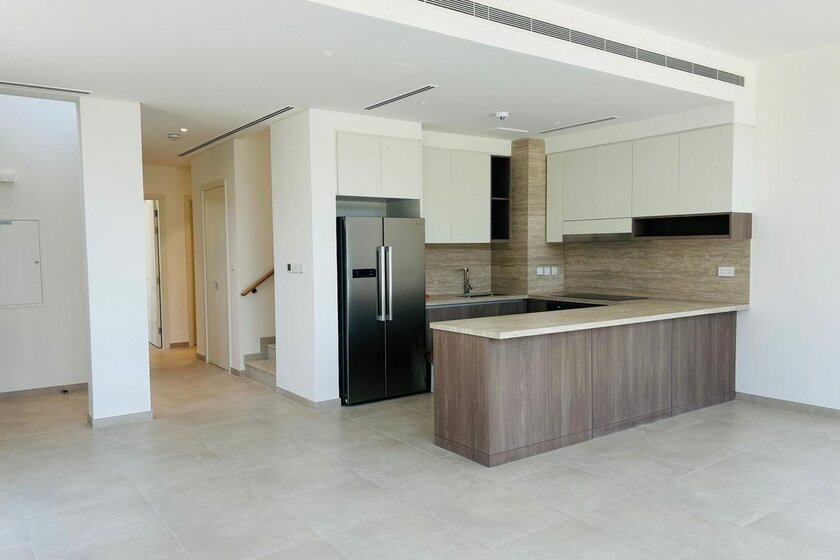 Alquile 23 adosados - 3 habitaciones - EAU — imagen 23