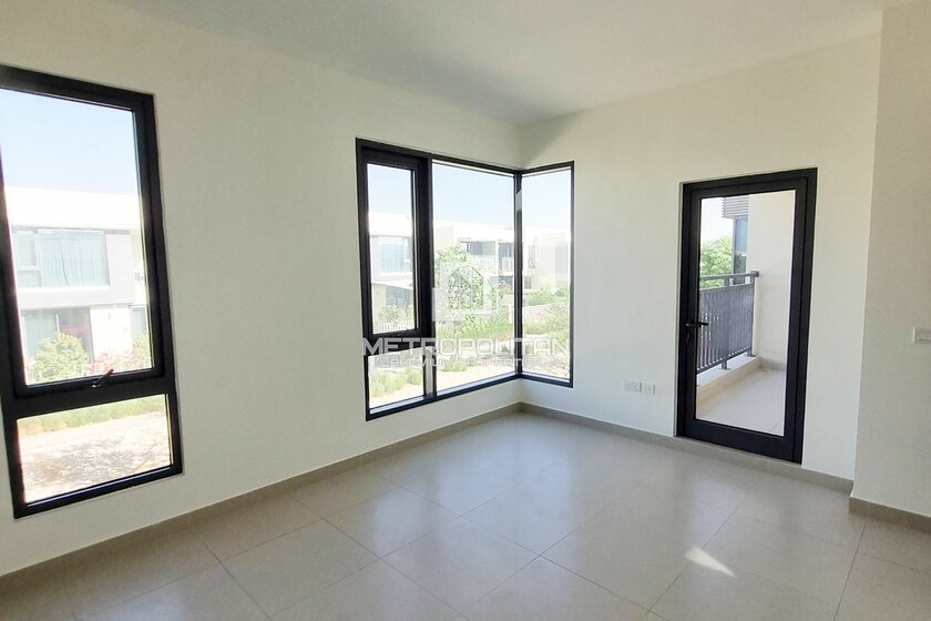 Alquile 17 adosados - 4 habitaciones - EAU — imagen 27