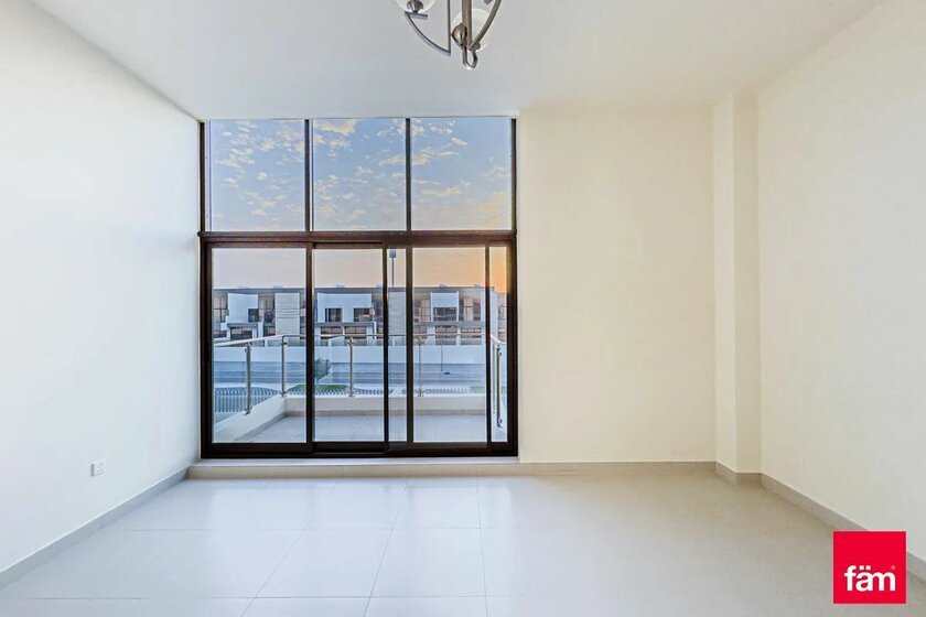 Rent 5 townhouses - District 11, UAE - image 4