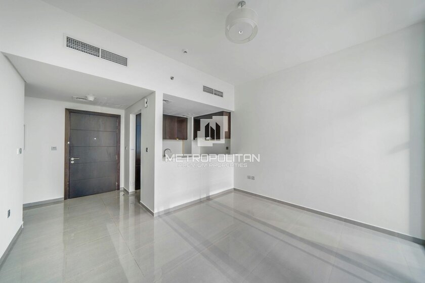 Rent 1 apartment - 3 rooms - Business Bay, UAE - image 1