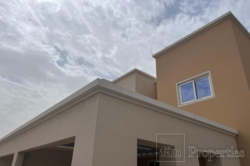 Buy 15 townhouses - Villanova, UAE - image 1