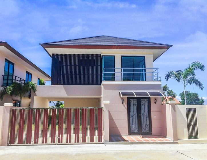 Townhouses - Chon Buri, Thailand - image 11