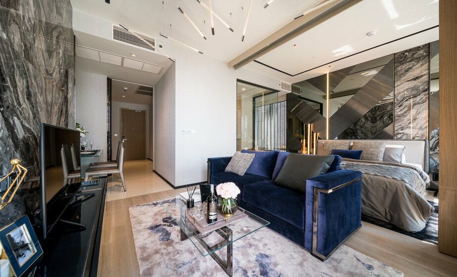 Ashton Silom – image 6