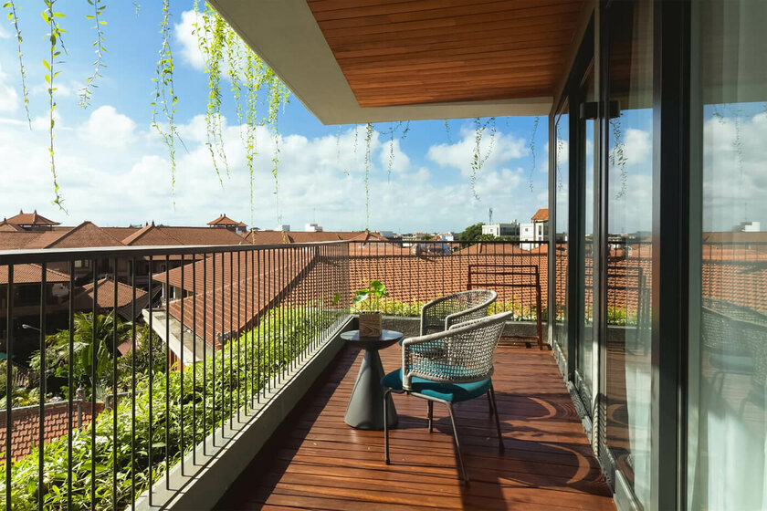 Beachwalk Residence – image 5