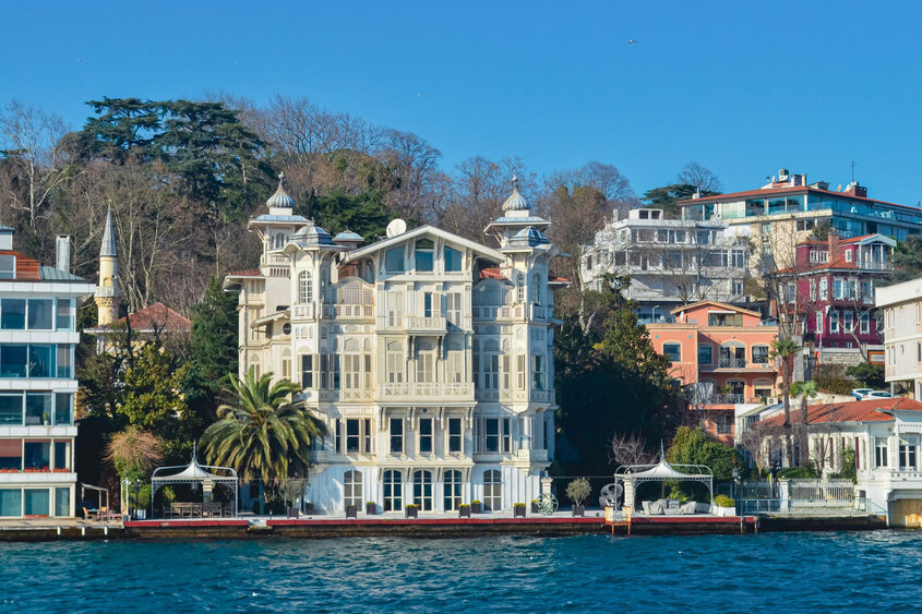 Istanbul's Most Expensive Houses: Top 5 Luxury Mansions by the Bosporus