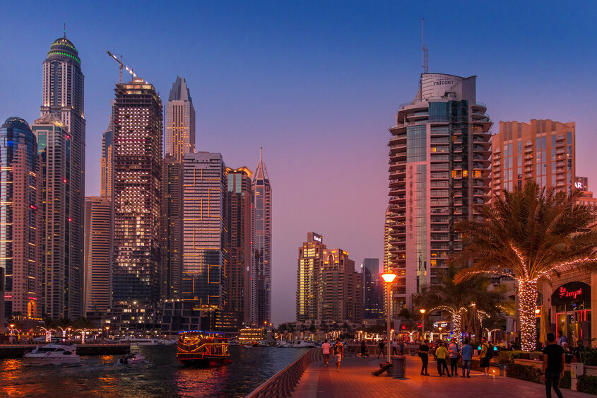 The Beckoning Emirates: How and Why to Start a New Life in Dubai or Abu Dhabi